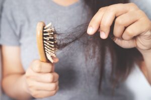 menopausa e queda de cabelo